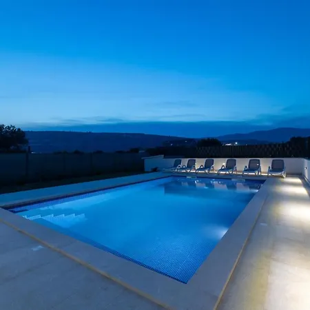 Ana Vila Trogir